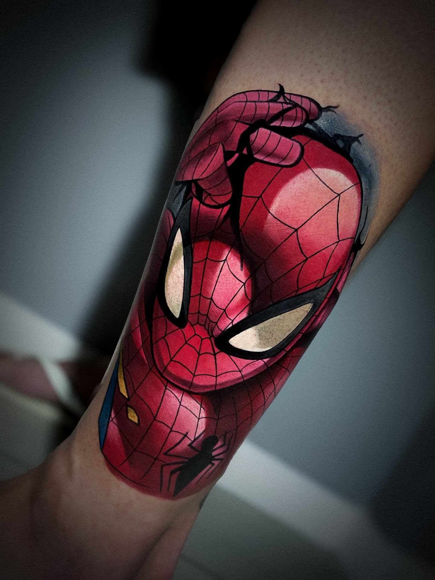Tatuagem colorida do Homem-Aranha