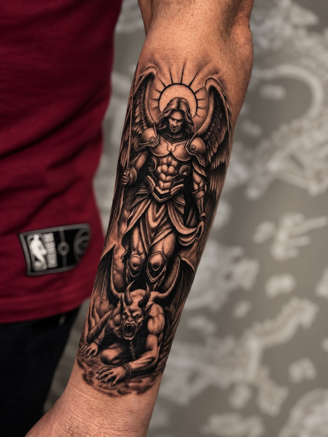 Tatuagem realista de anjo