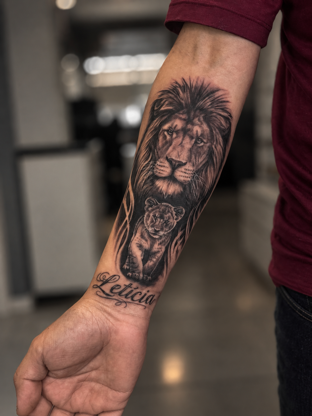 Tatuagem realista de leões