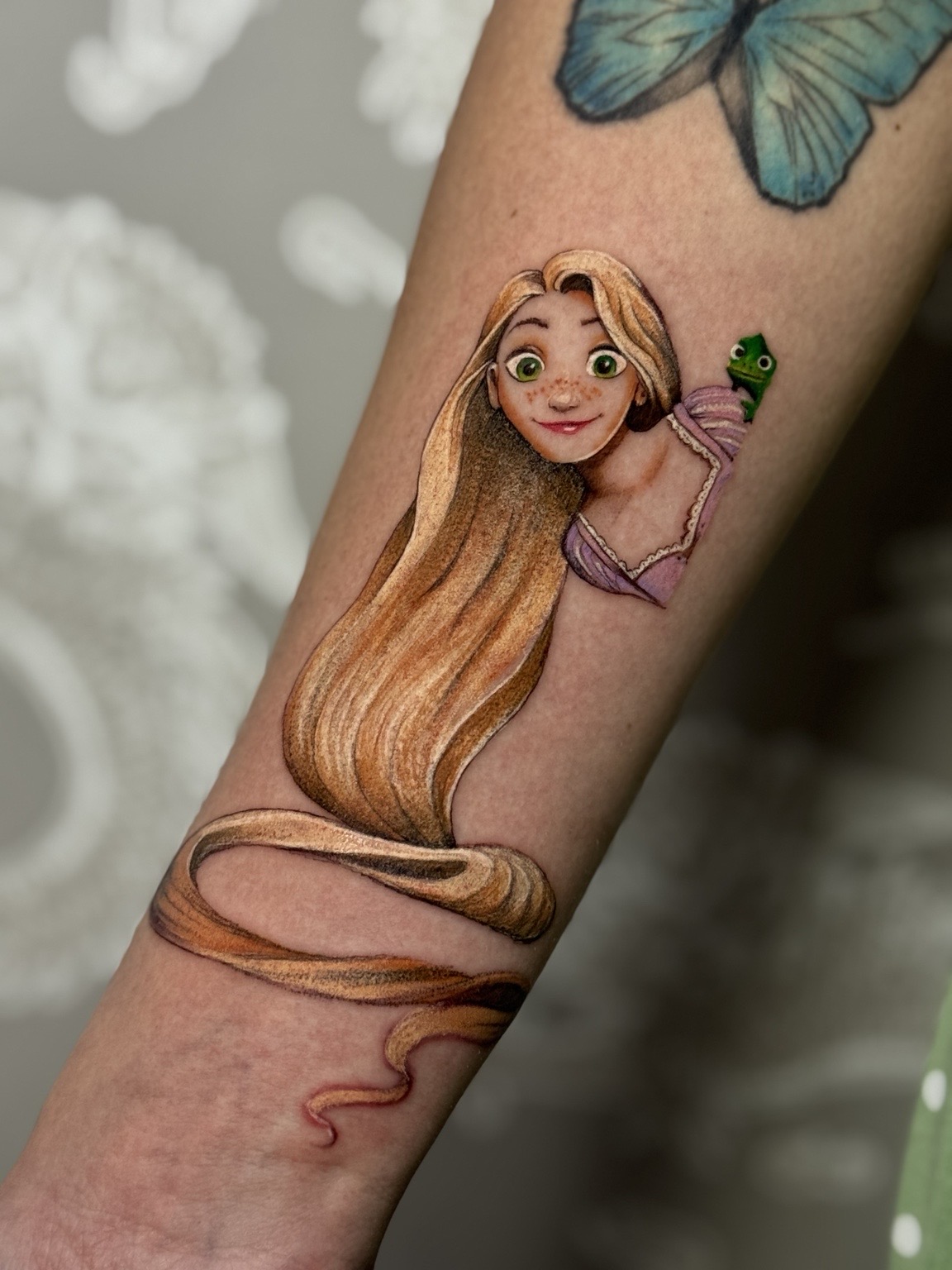Tatuagem colorida da Rapunzel