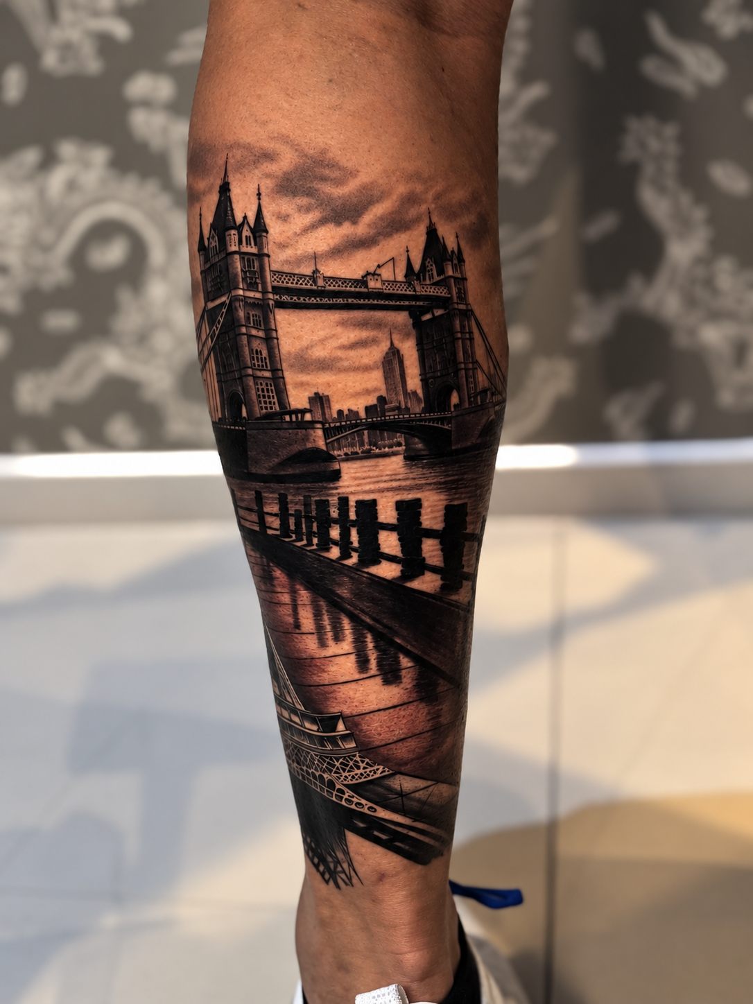 Tatuagem realista da Tower Bridge