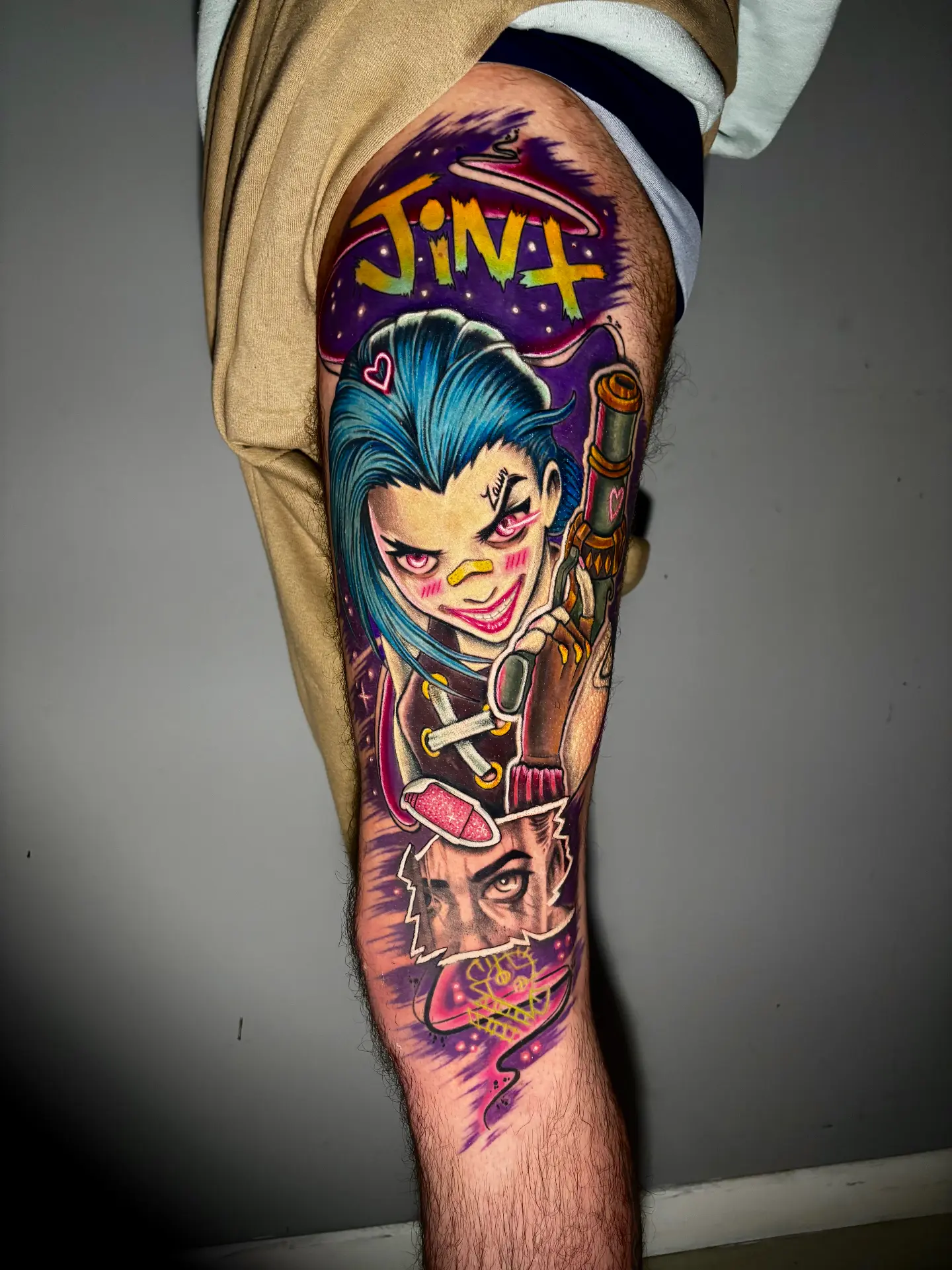 Tatuagem colorida da Jinx