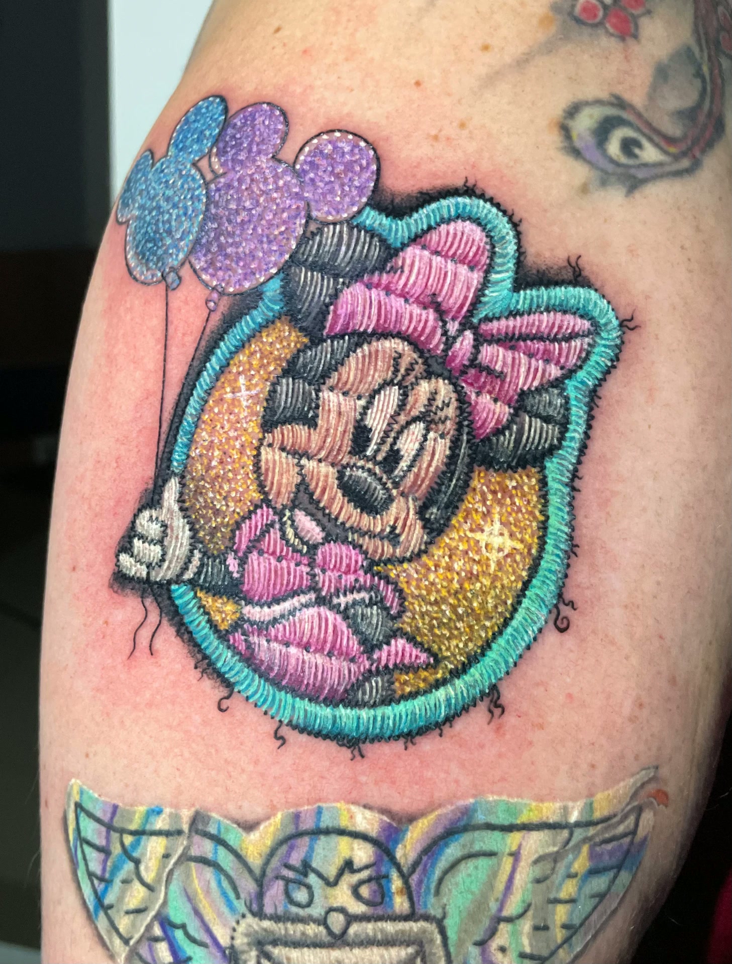 Tatuagem patch colorida da Minnie