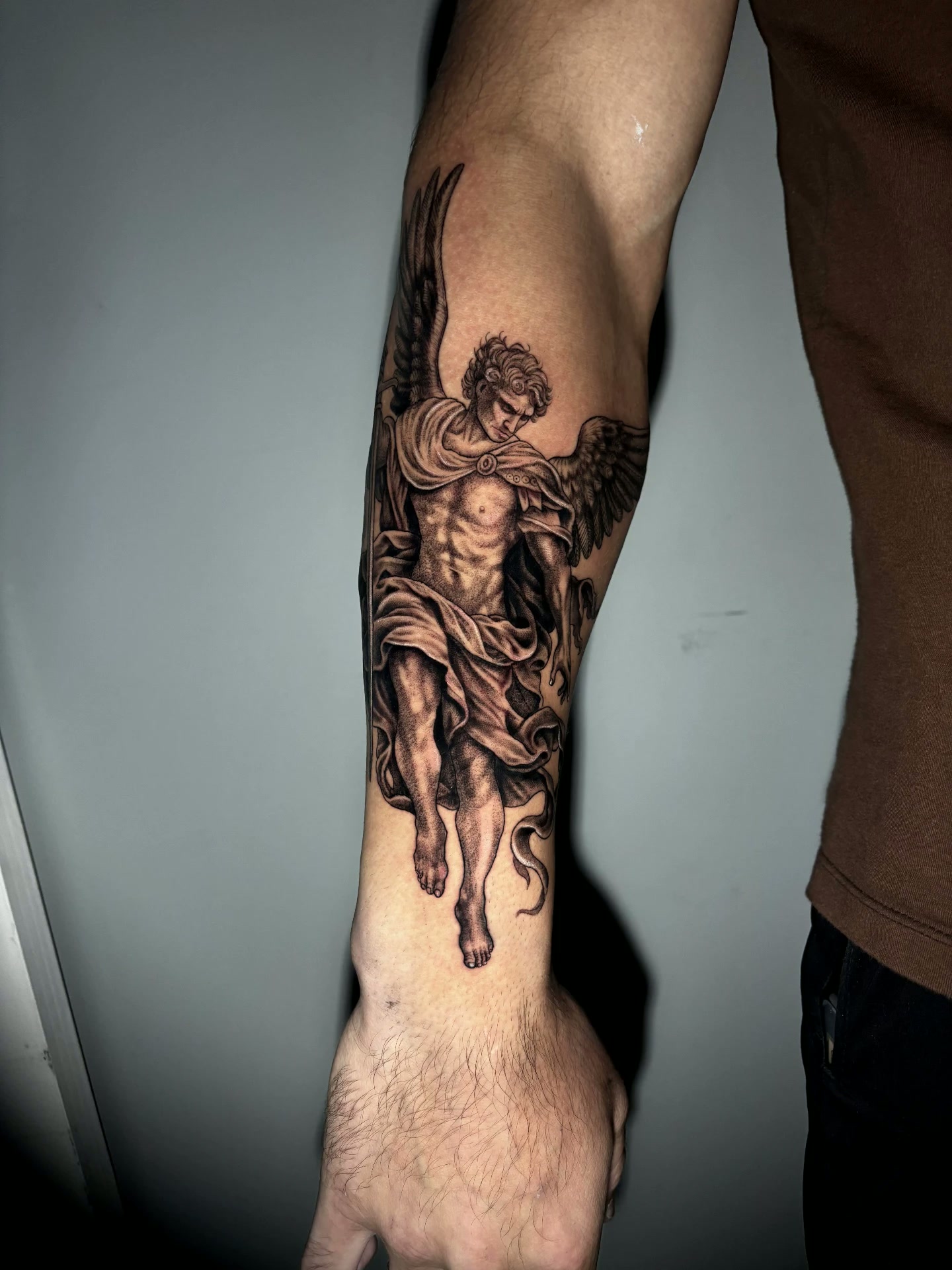 Tatuagem realista de arcanjo